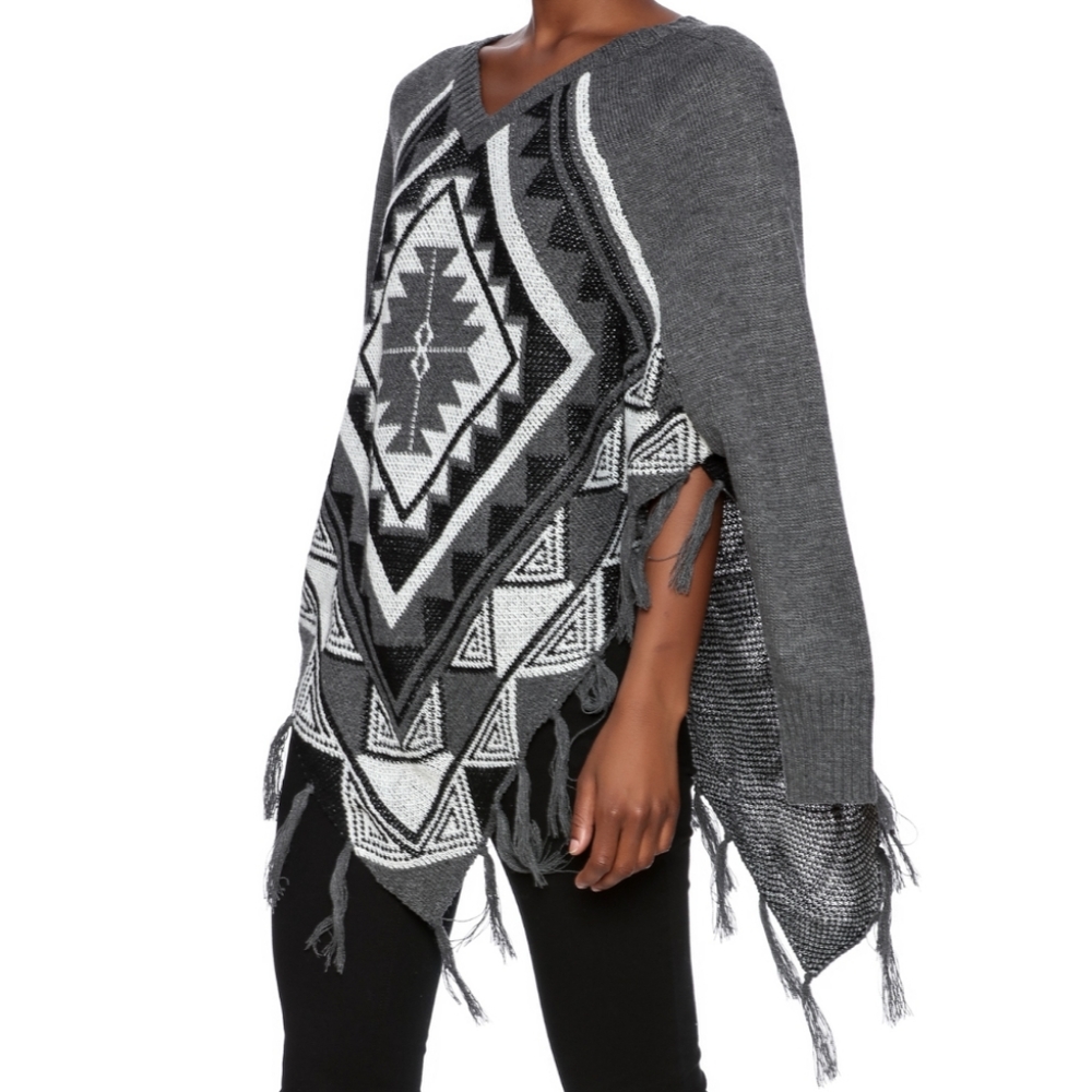 Double Zero Womans Aztec Cape Fringe Sweater Size Small‎